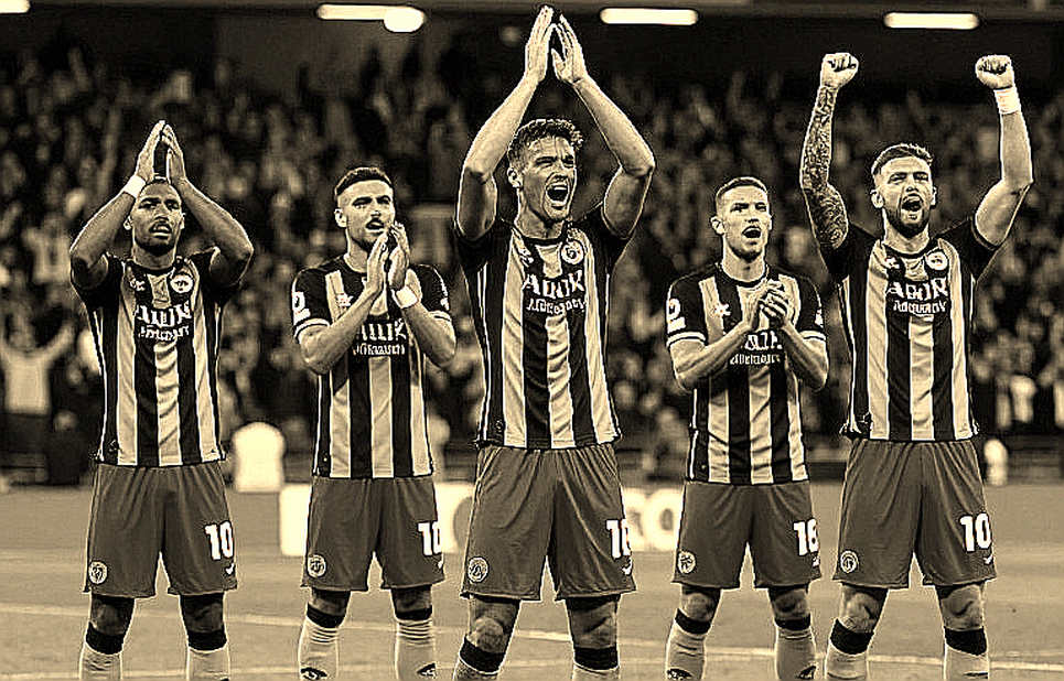 Ngày 6 tháng 10 và tờ đơn của cậu bé 15 tuổi: Man United đang giữ thứ không thể định giá Ngày 6 tháng 10 và tờ đơn của cậu bé 15 tuổi: Man United đang giữ thứ không thể định giá
