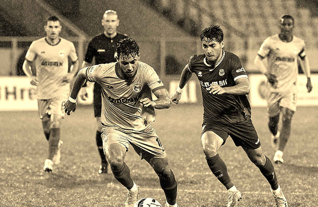 Arema FC đánh rơi 4 điểm ở hai đầu đồng hồ: Một vấn đề thể trạng, không phải vận may
